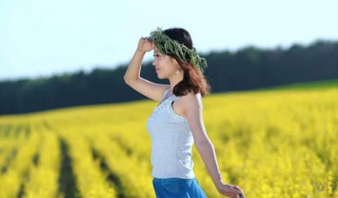 老王頭的春天林初晴最火的一句：人生如春，心似花開
